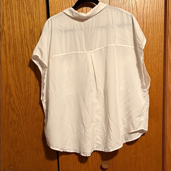 Old Navy Cream and Black Top - Picture 4 of 4